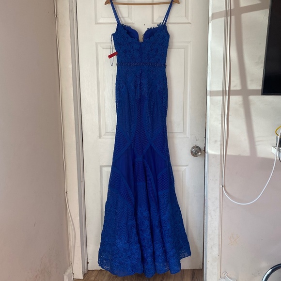 NWOT MAC DUGGAL LACE MERMAID GOWN SIZE 2 Style 79082 - Picture 4 of 9